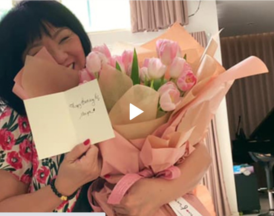 Ca sĩ Cẩm Vân nghẹn ngào đón sinh nhật tuổi 61 và xa cách gia đình ảnh 1