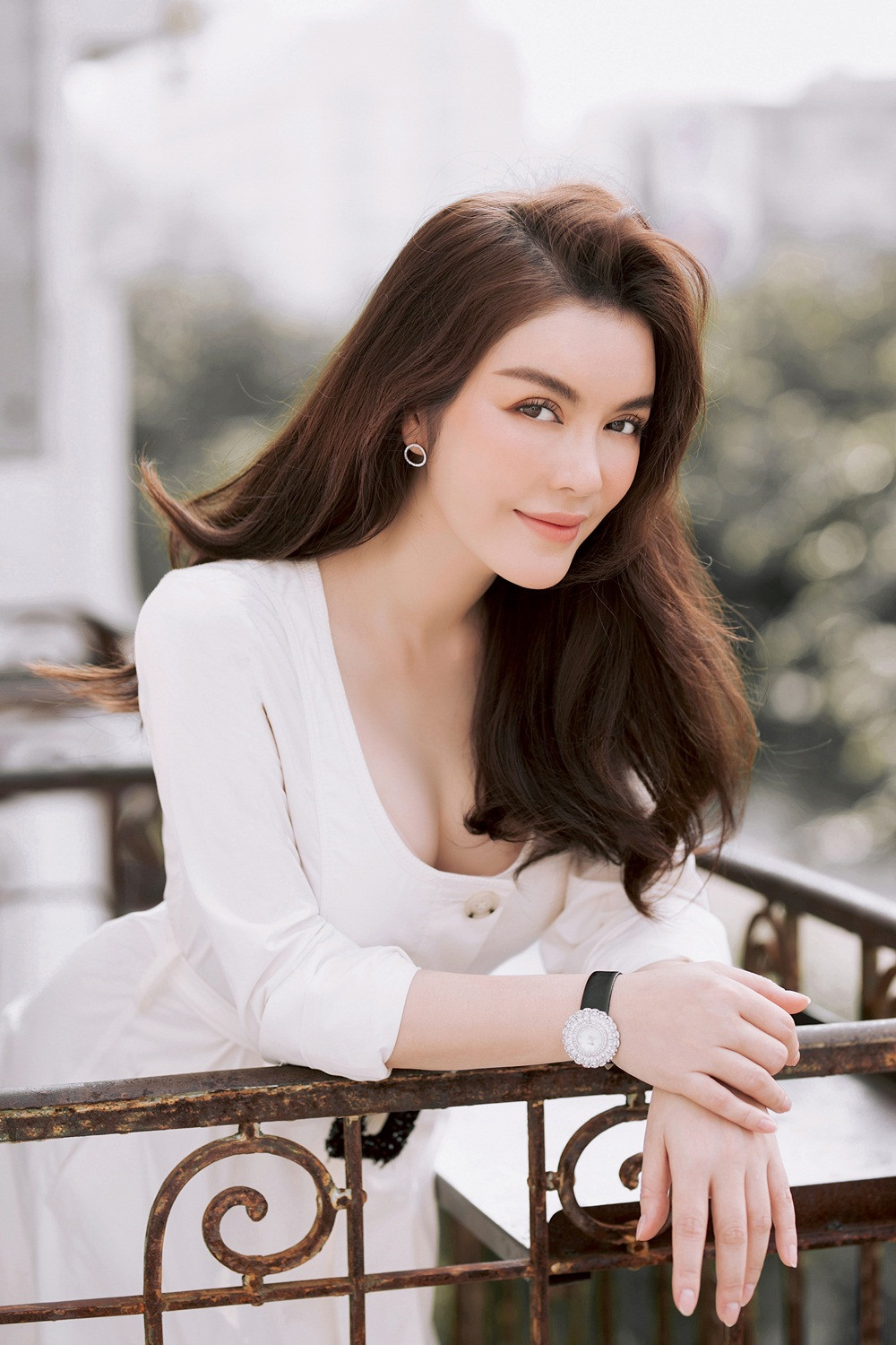 Trái ngược vẻ nghiêm túc lên hình, MC Quang Minh đăng clip 'lầy lội' gây sốt ảnh 6