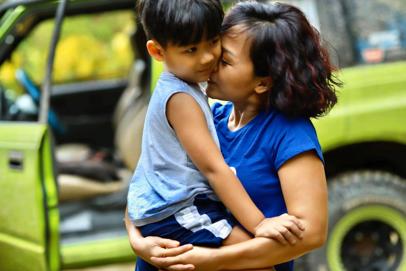 Giáng My diện áo tắm xẻ ngực sâu, gợi cảm hút hồn ở tuổi U50 ảnh 6