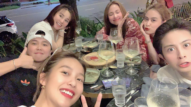 Ninh Dương Lan Ngọc diện áo bó sát khoét sâu kết hợp 'quần tụt' phanh khuy gây sốt ảnh 7