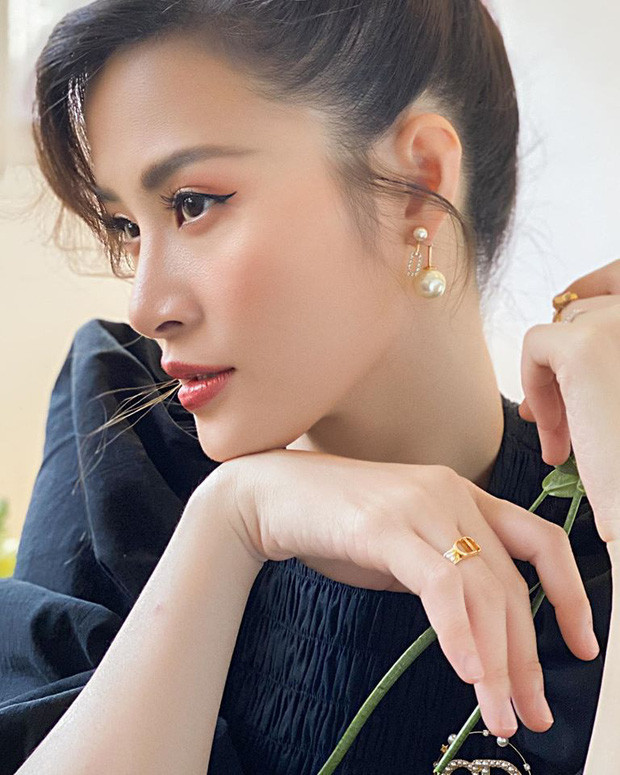 MC Kỳ Duyên khoe dáng gợi cảm với đồ bó sát, tươi trẻ bất ngờ ở tuổi U60 ảnh 8