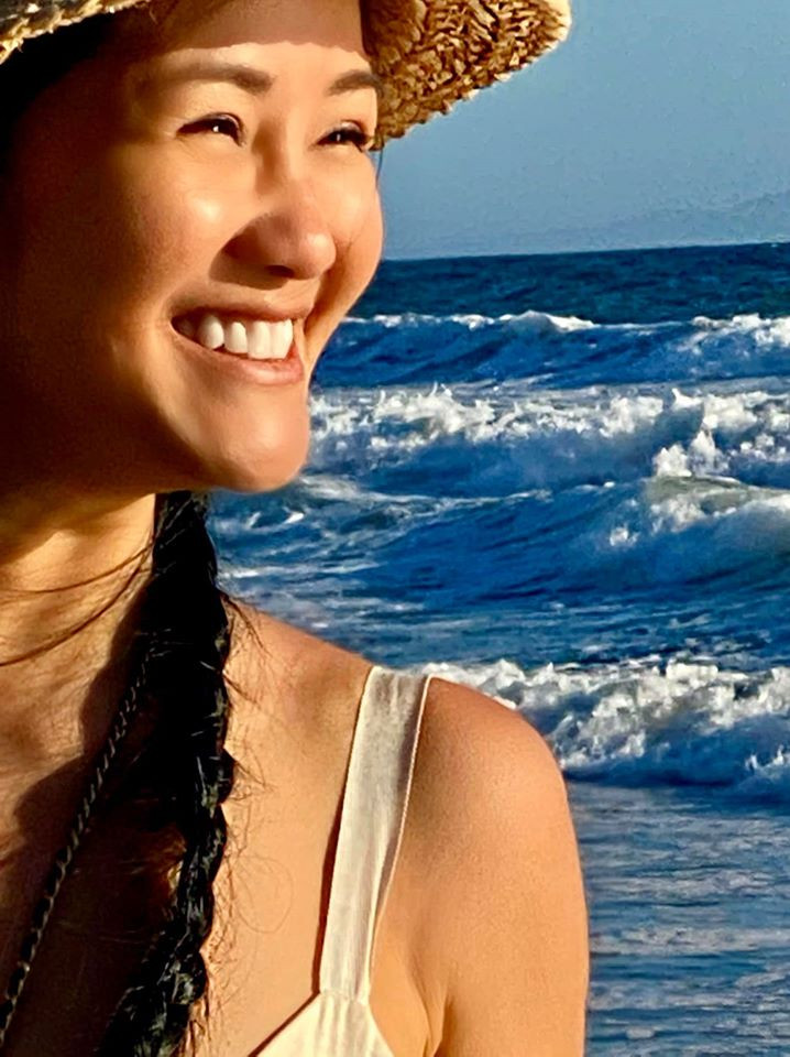 Tung ảnh quyến rũ bên bờ biển, diva Hồng Nhung trẻ đẹp tựa đôi mươi ảnh 2