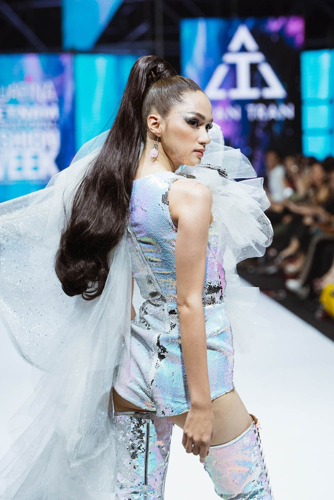 Hương Giang: Hành trình từ nam sinh vô danh tới hoa hậu 'bạc tỷ' ảnh 12