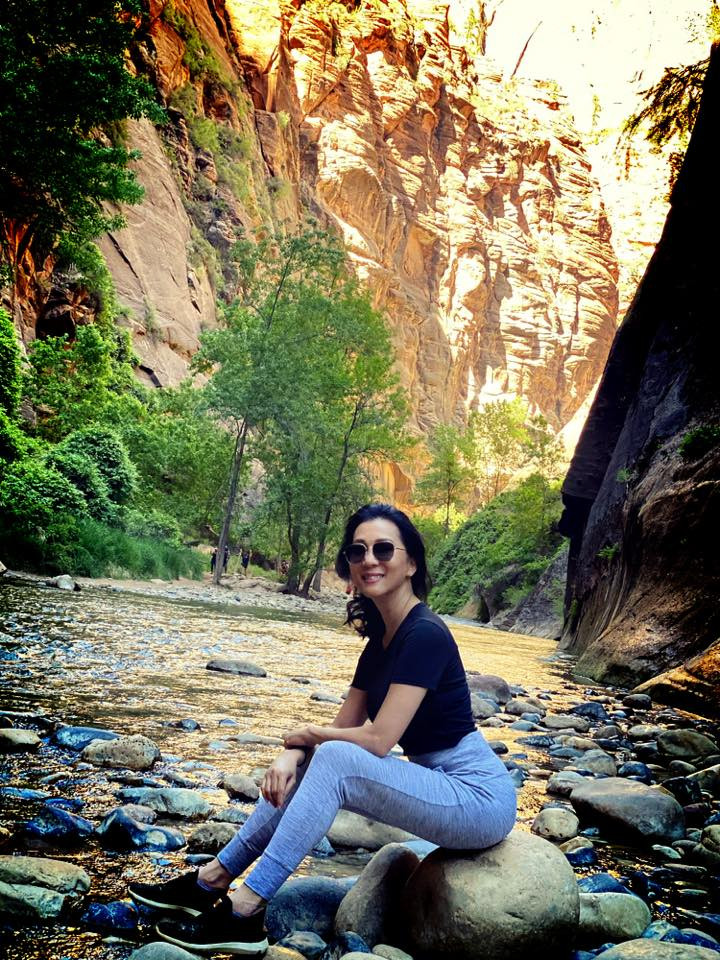 MC Kỳ Duyên khoe dáng gợi cảm với đồ bó sát, tươi trẻ bất ngờ ở tuổi U60 ảnh 1