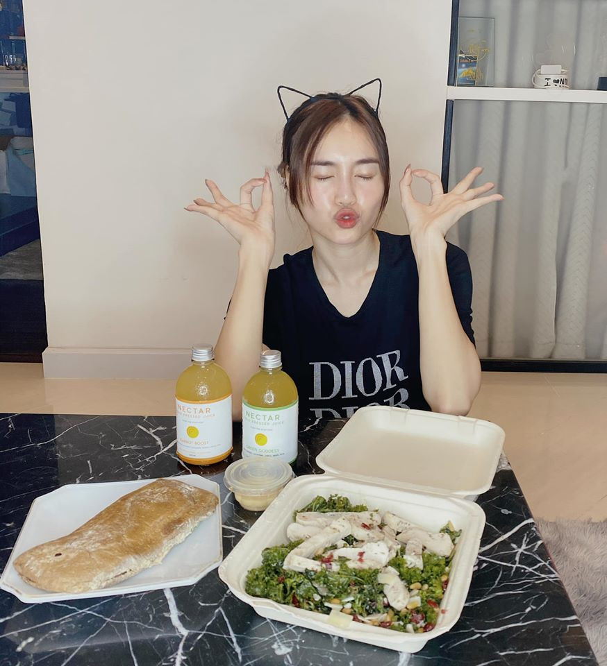 Loạt ảnh nóng bỏng hở bạo của Mlee mừng sinh nhật tuổi 28 ảnh 4