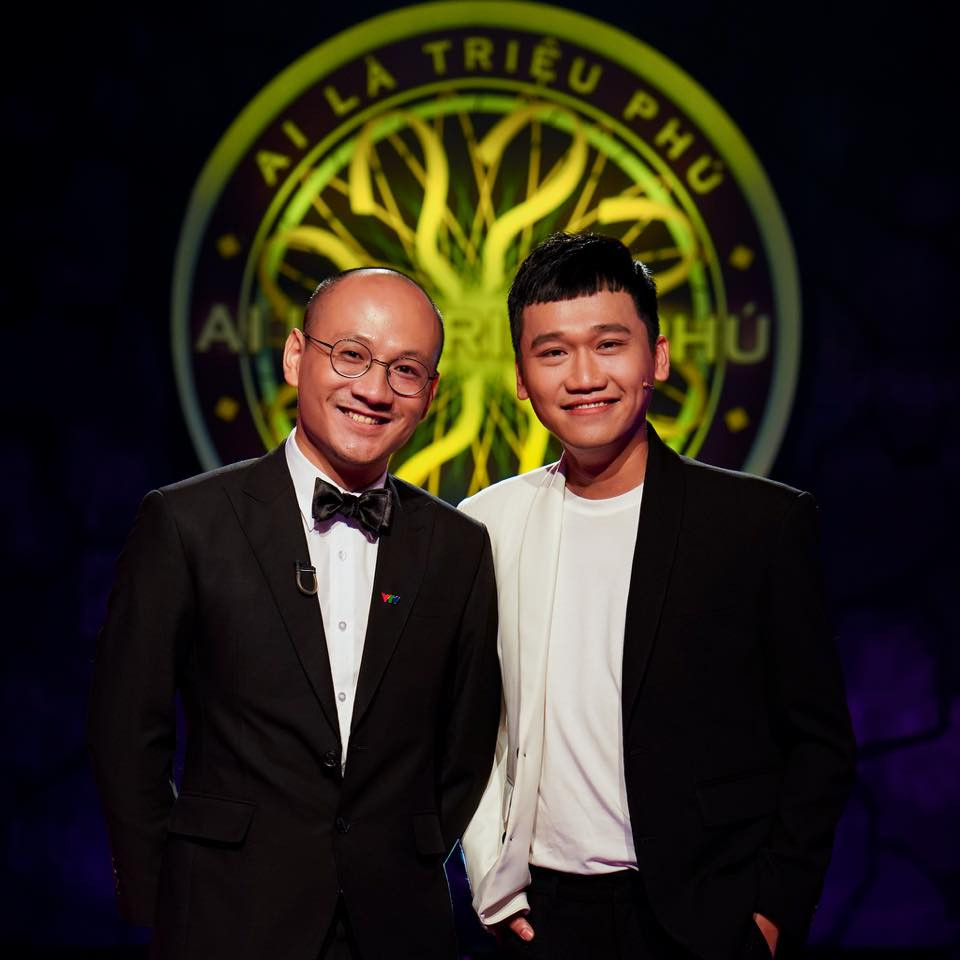 Giáng My diện áo tắm xẻ ngực sâu, gợi cảm hút hồn ở tuổi U50 ảnh 4