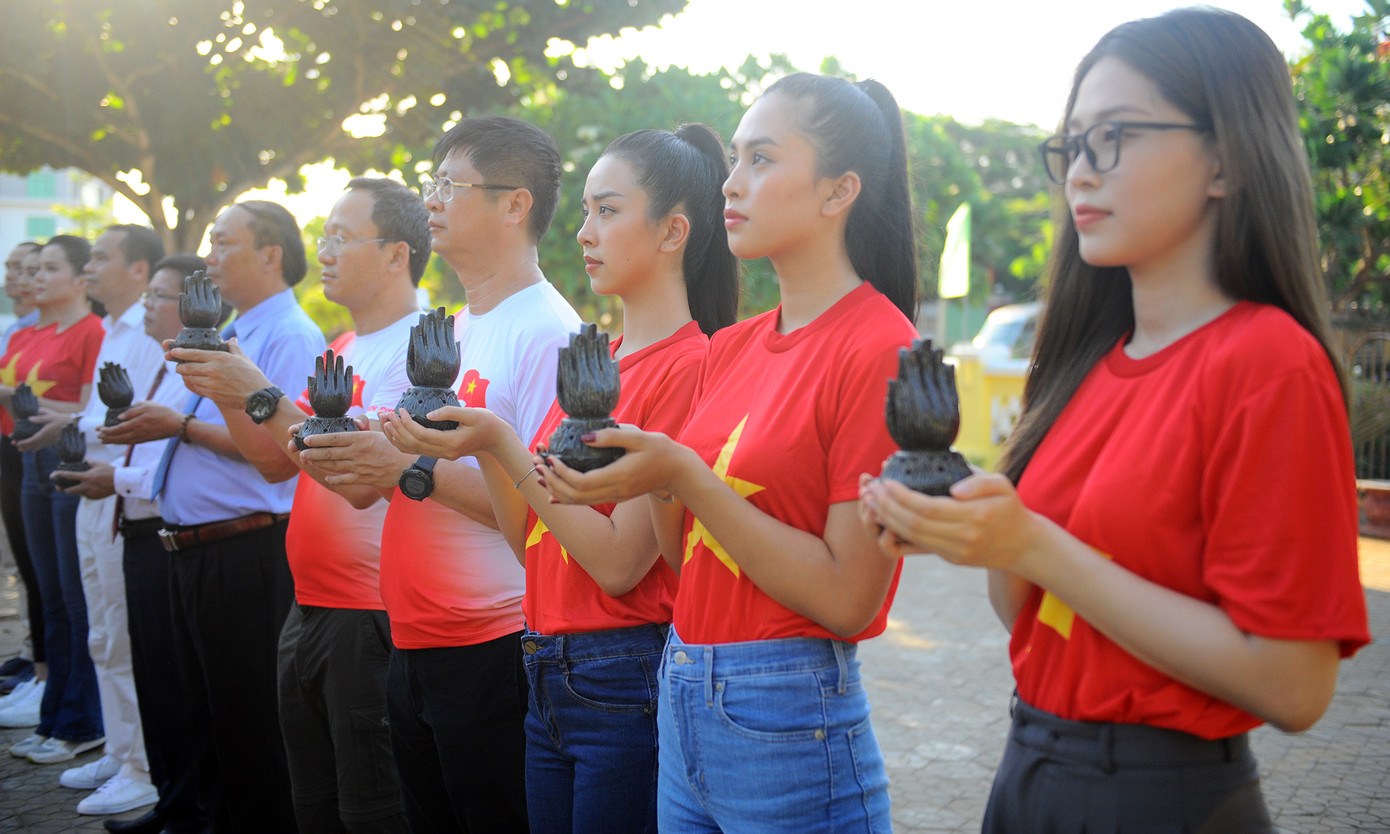 Dâng hương tượng đài đội Hoàng Sa kiêm quản Bắc Hải ảnh 3