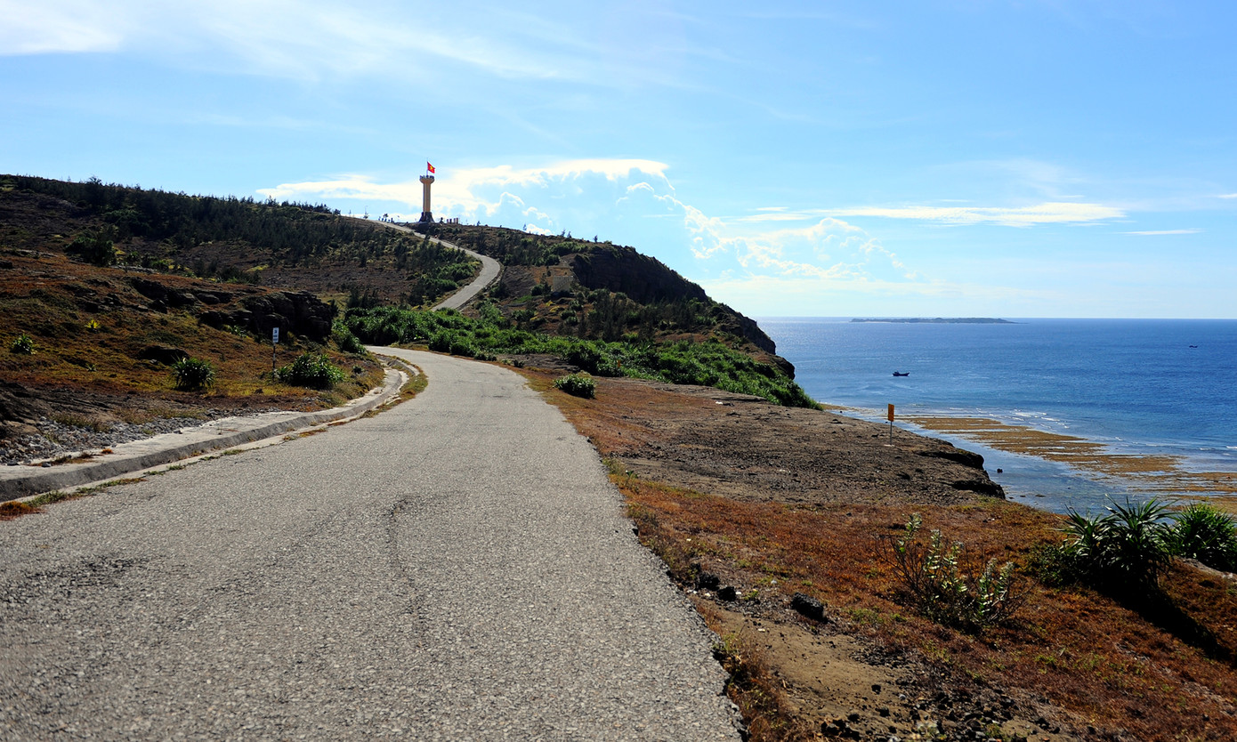 Tiền Phong Marathon: Cột cờ chủ quyền đặc biệt trên đảo Lý Sơn ảnh 1