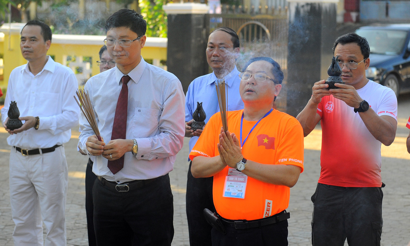 Dâng hương tượng đài đội Hoàng Sa kiêm quản Bắc Hải ảnh 2