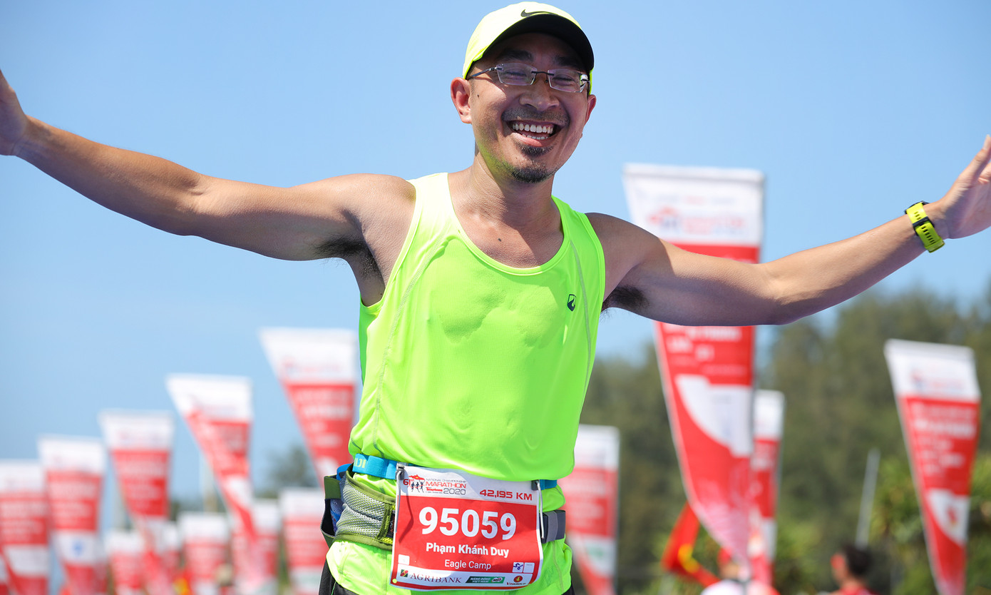 Nụ cười chiến thắng trên đường chạy giữa đại dương ảnh 7