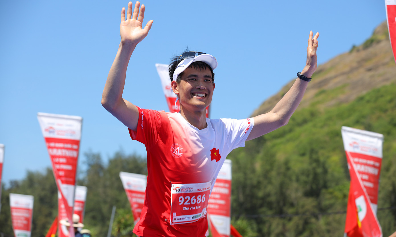 Nụ cười chiến thắng trên đường chạy giữa đại dương ảnh 3