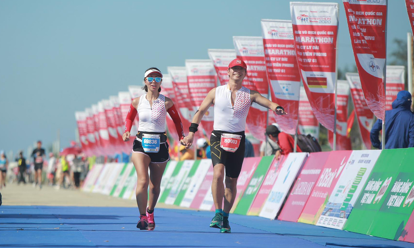 Nụ cười chiến thắng trên đường chạy giữa đại dương ảnh 11