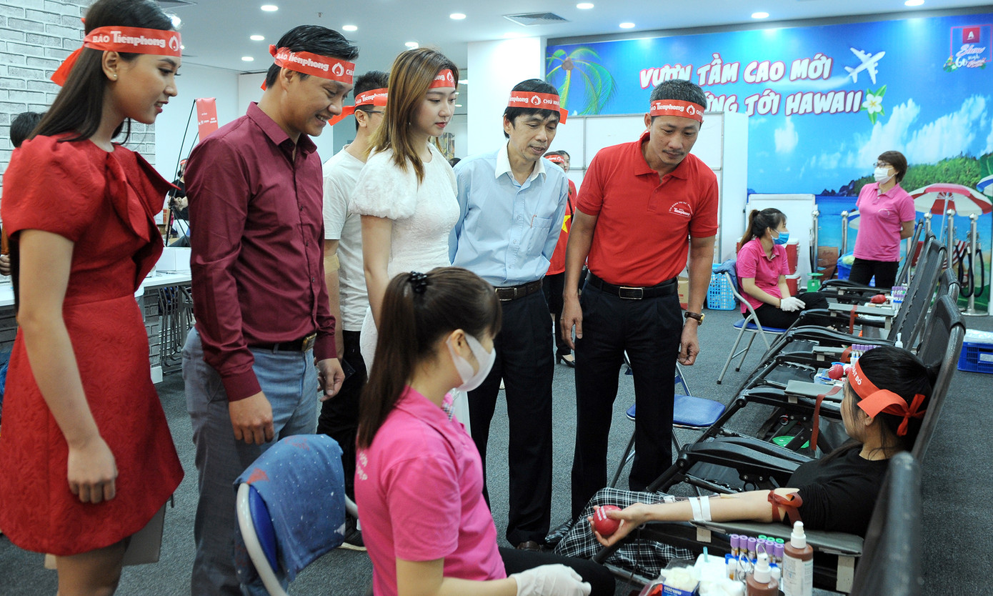 Rộn ràng ngày hội hiến máu Chủ nhật Đỏ tại Hà Nội ảnh 11