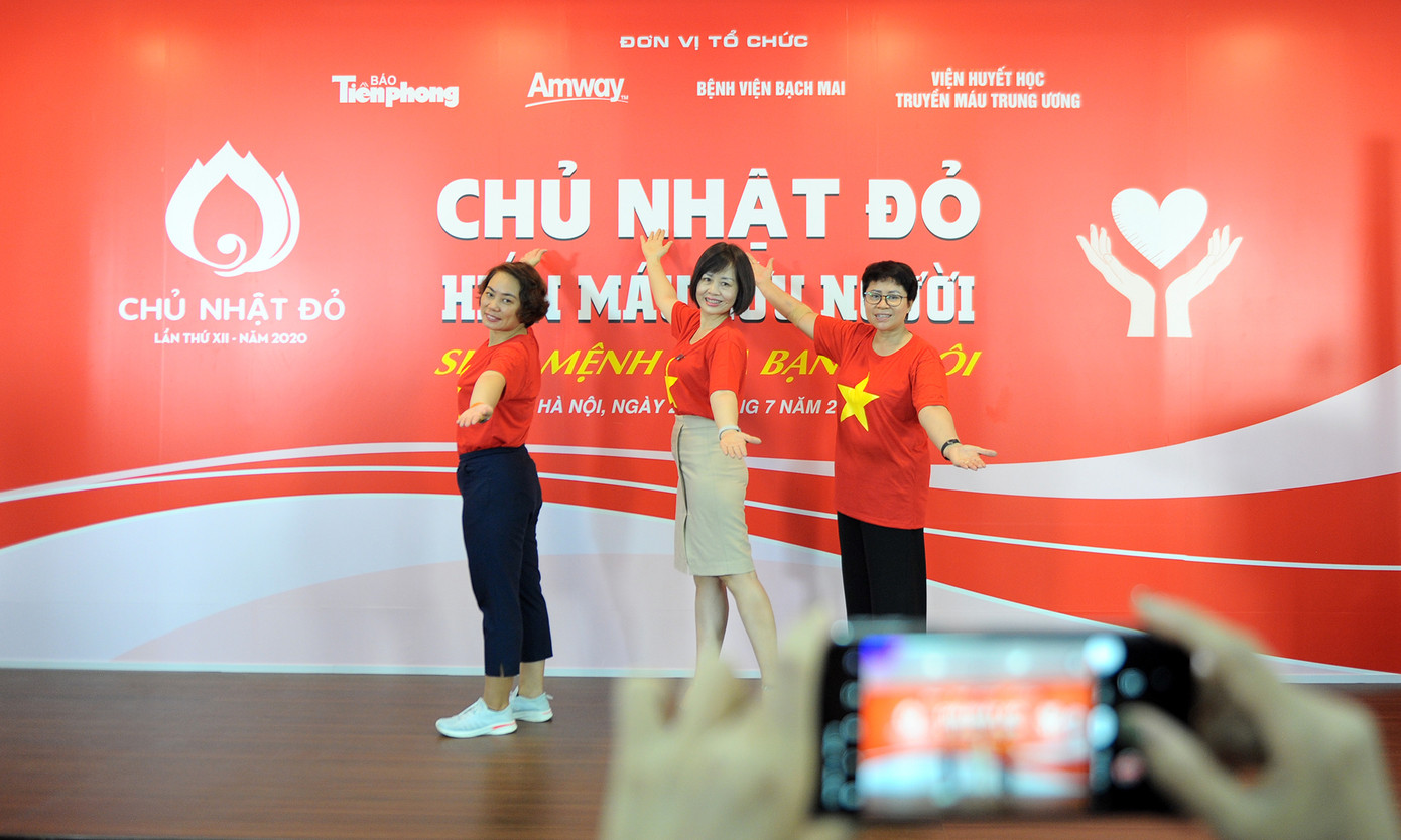Rộn ràng ngày hội hiến máu Chủ nhật Đỏ tại Hà Nội ảnh 13
