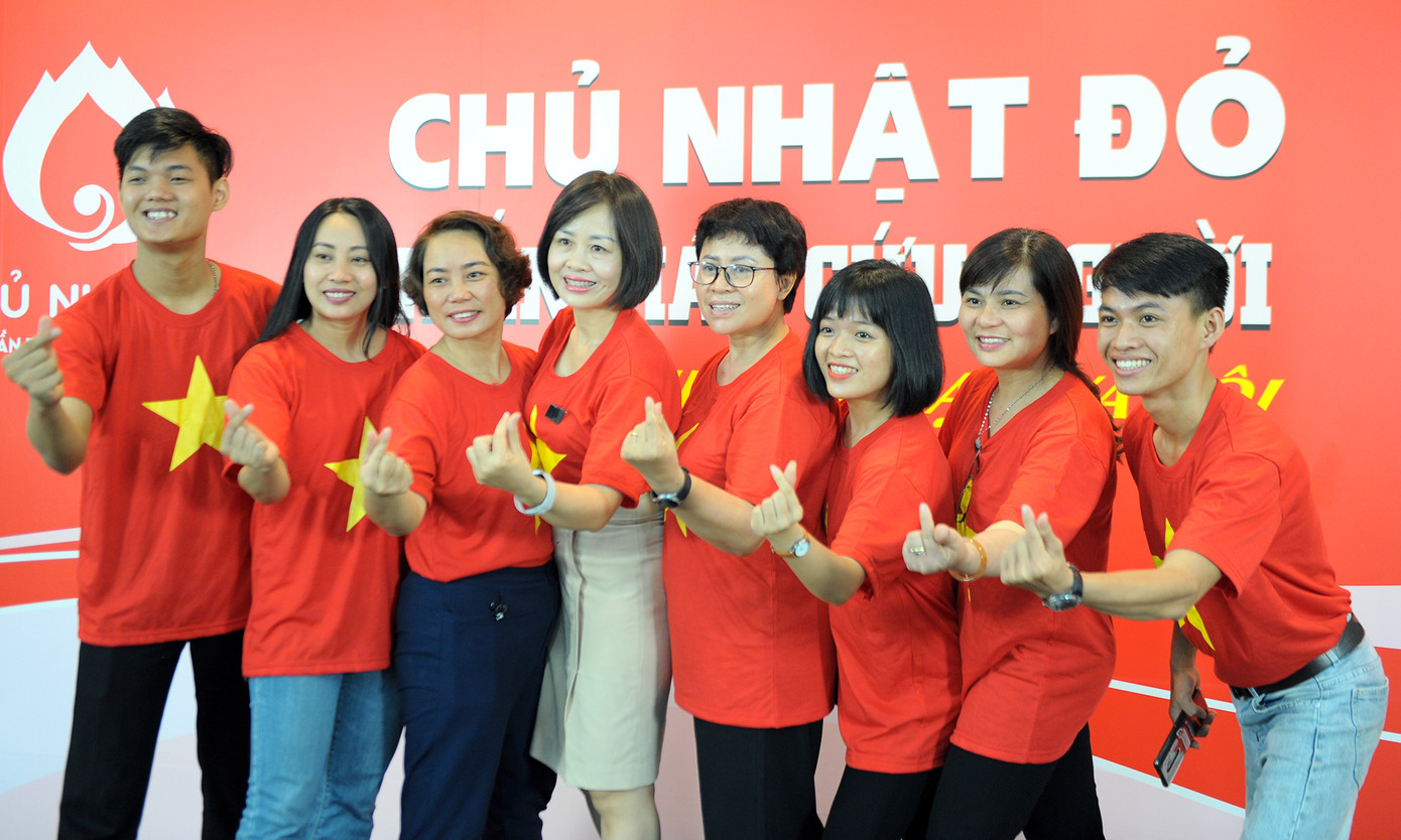 Rộn ràng ngày hội hiến máu Chủ nhật Đỏ tại Hà Nội ảnh 12