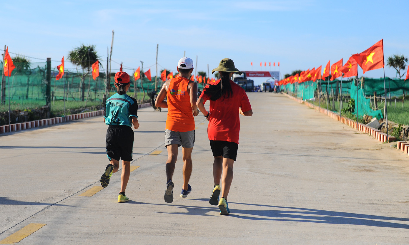 Tiền Phong Marathon: Cột cờ chủ quyền đặc biệt trên đảo Lý Sơn ảnh 8