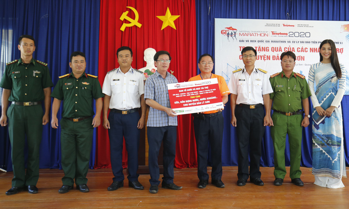 Cờ Tổ quốc, tủ thuốc y tế đến tay ngư dân Lý Sơn ảnh 5