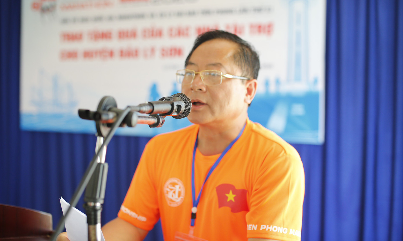 Cờ Tổ quốc, tủ thuốc y tế đến tay ngư dân Lý Sơn ảnh 4