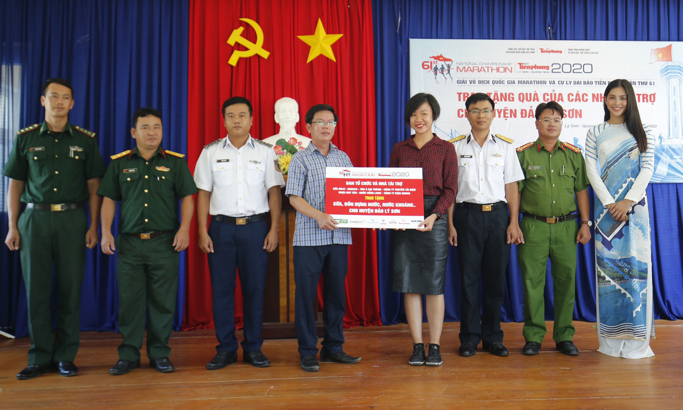 Cờ Tổ quốc, tủ thuốc y tế đến tay ngư dân Lý Sơn ảnh 6