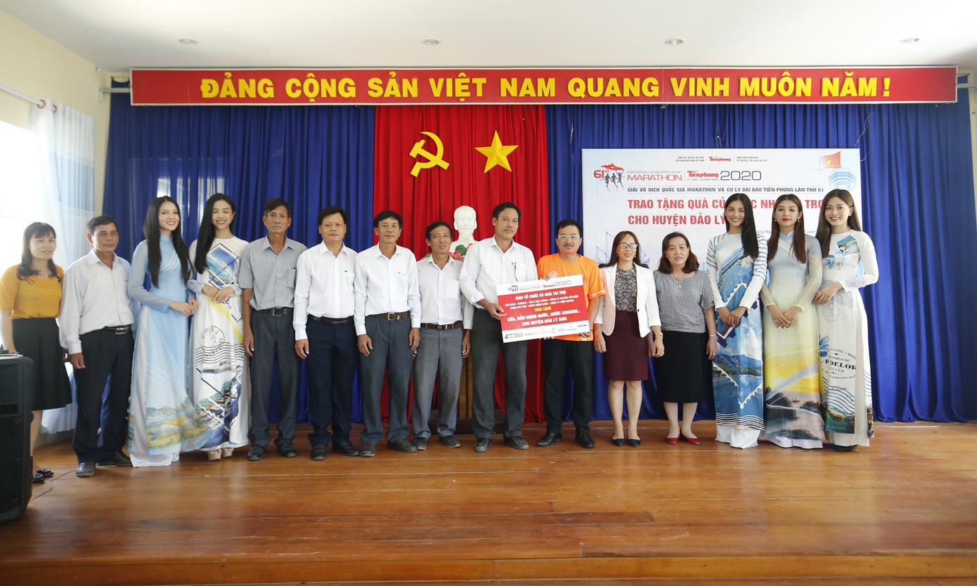 Cờ Tổ quốc, tủ thuốc y tế đến tay ngư dân Lý Sơn ảnh 7