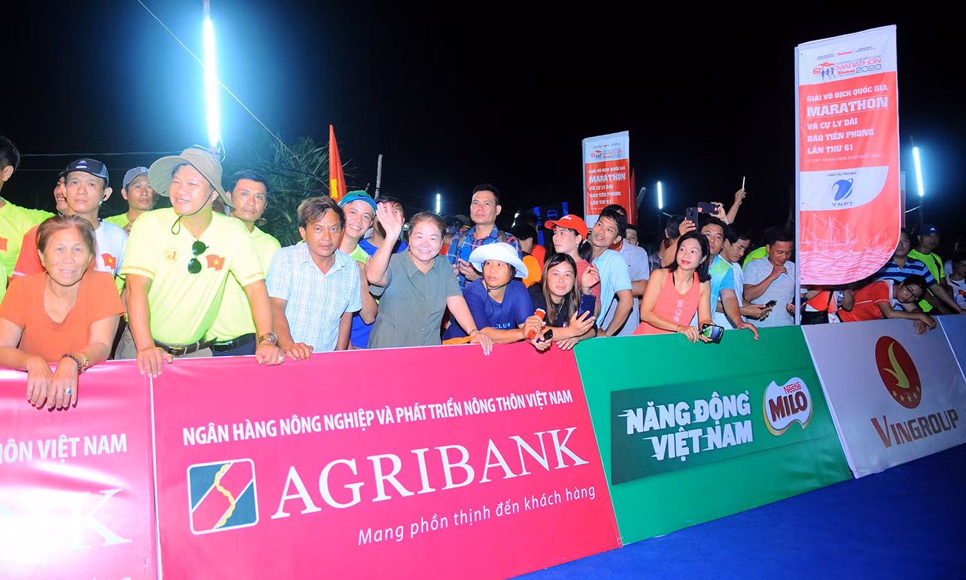 Rộn ràng bước chạy đánh thức bình minh trên đảo Lý Sơn ảnh 15