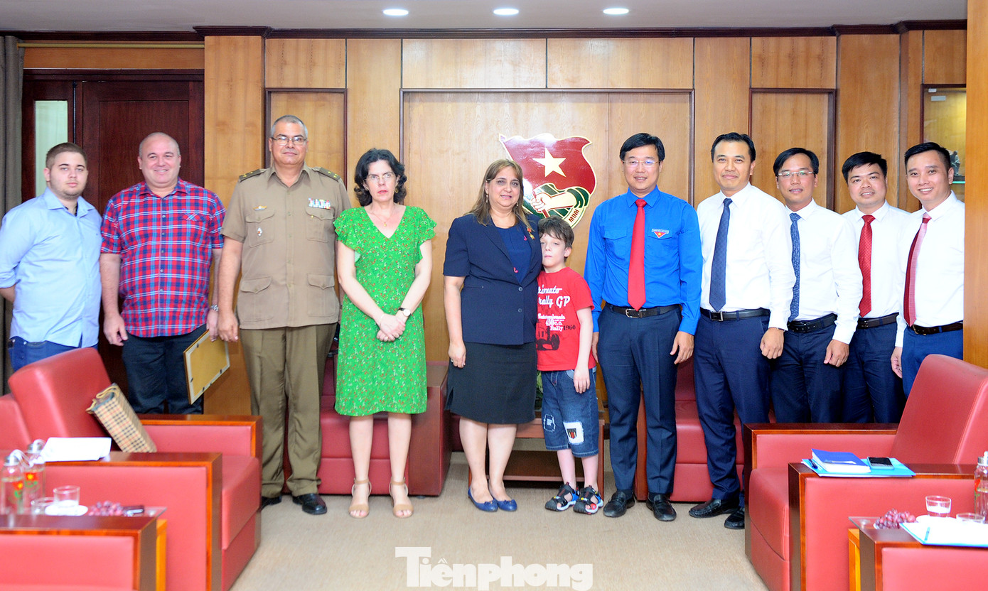 Tặng kỷ niệm chương ‘Vì thế hệ trẻ’ cho Phó Đại sứ Cuba tại Việt Nam ảnh 3