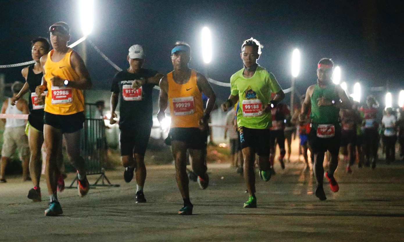 Rộn ràng bước chạy đánh thức bình minh trên đảo Lý Sơn ảnh 3