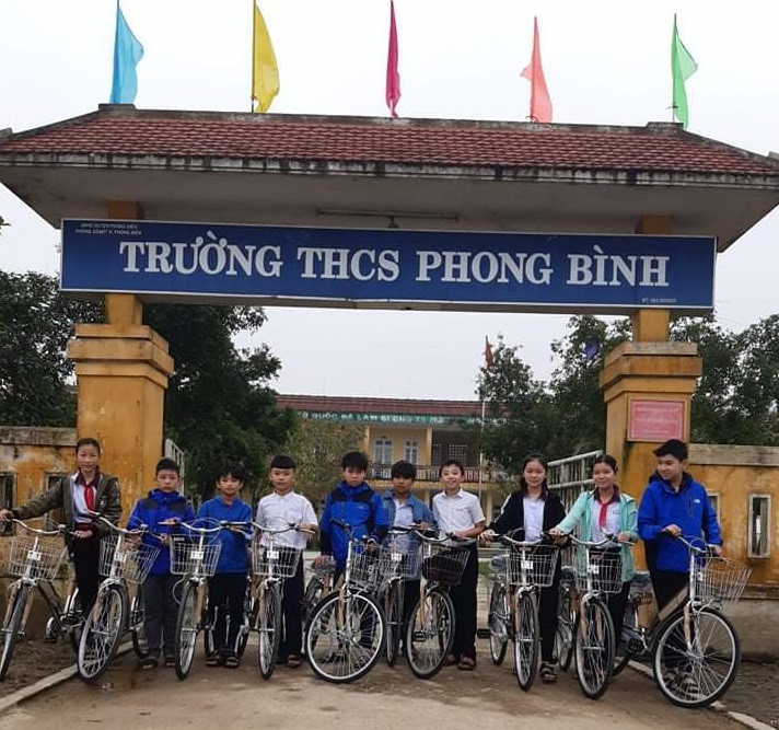 Trao 40 chiếc xe đạp tiếp sức đến trường cho học sinh vùng bão lũ miền Trung ảnh 7