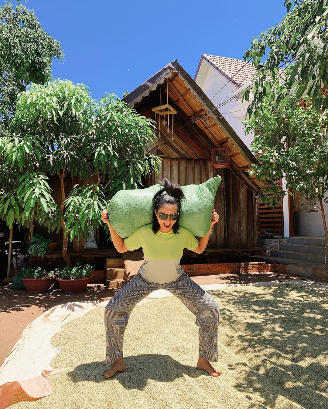 Sống tích cực mùa dịch: H'Hen Niê và thử thách '5 ngày mạnh mẽ hơn' ảnh 2