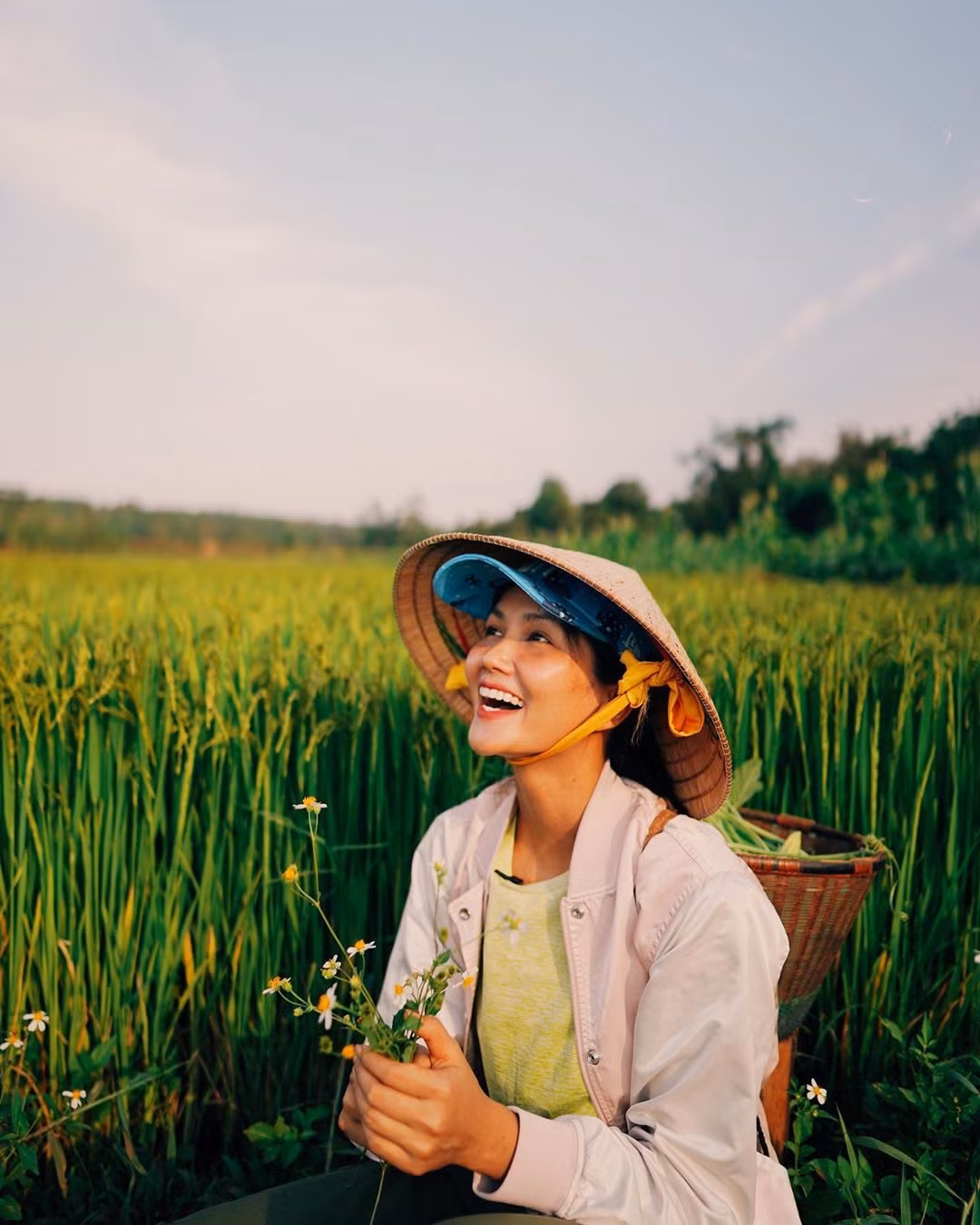 Sống tích cực mùa dịch: H'Hen Niê và thử thách '5 ngày mạnh mẽ hơn' ảnh 3