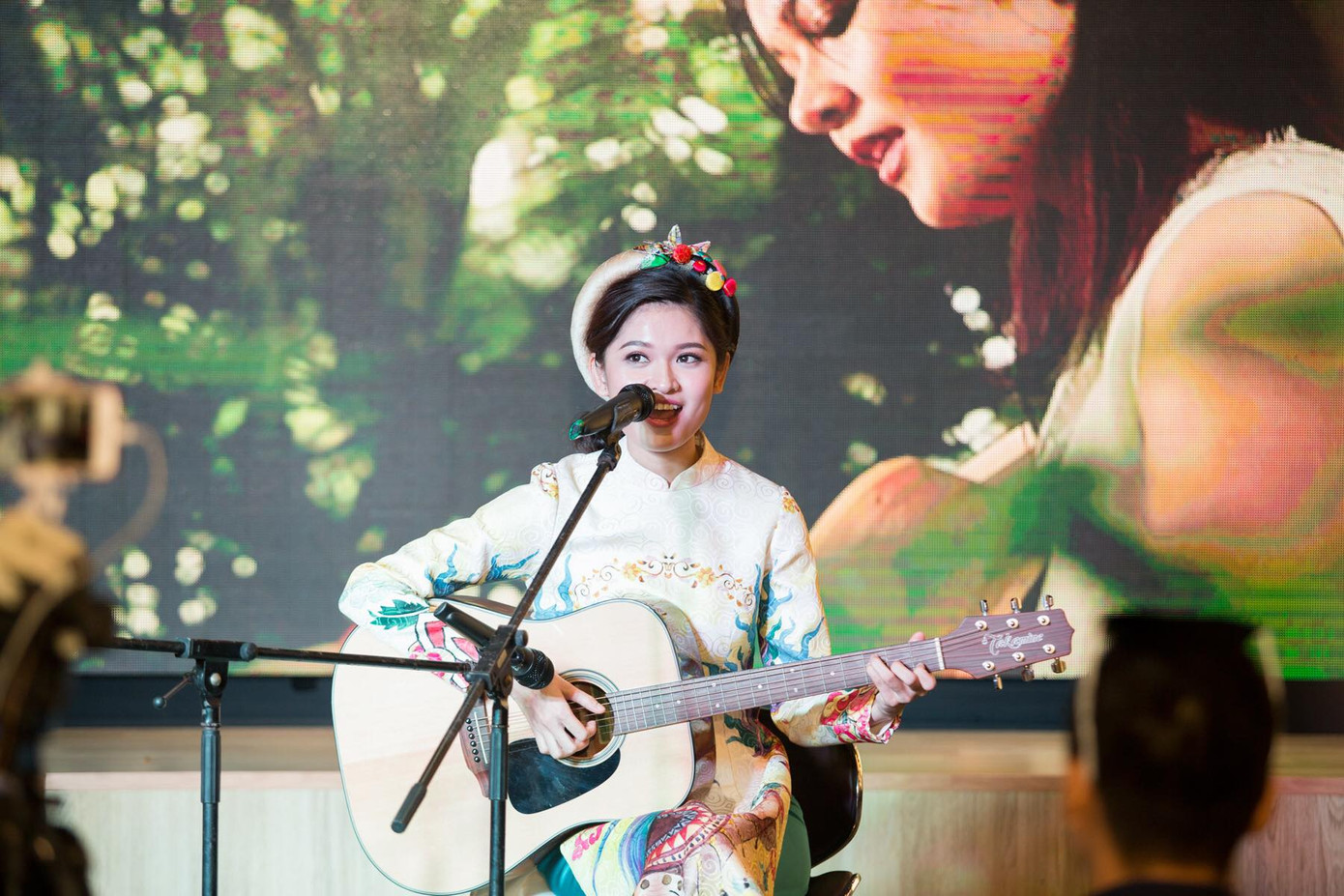 Á hậu Thuỳ Dung cover ca khúc 'Việt Nam ơi! Đánh bay COVID!' ảnh 3