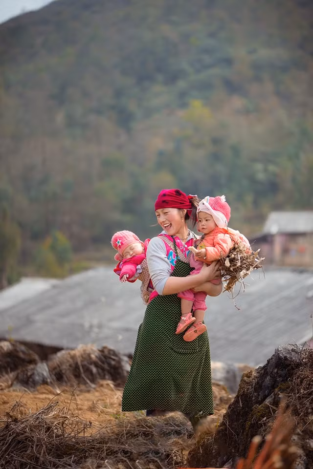 Bà mẹ 19 tuổi người Mông có nụ cười rạng rỡ ở Đồng Văn ảnh 9