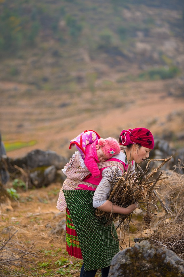Bà mẹ 19 tuổi người Mông có nụ cười rạng rỡ ở Đồng Văn ảnh 8