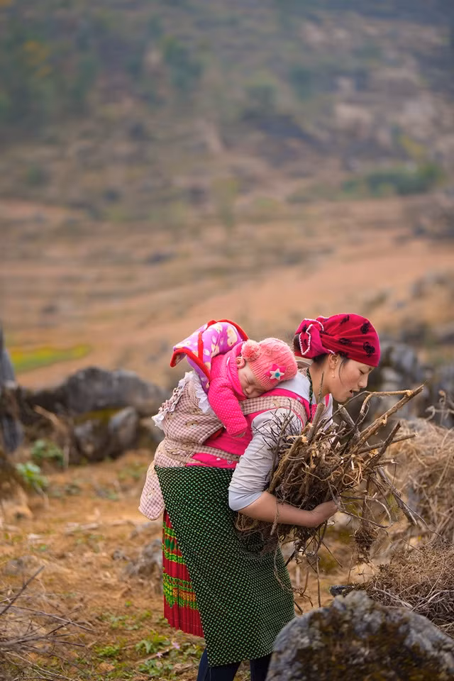 Bà mẹ 19 tuổi người Mông có nụ cười rạng rỡ ở Đồng Văn ảnh 8