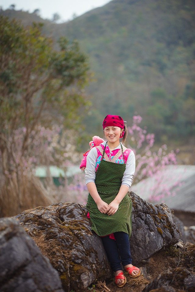 Bà mẹ 19 tuổi người Mông có nụ cười rạng rỡ ở Đồng Văn ảnh 2
