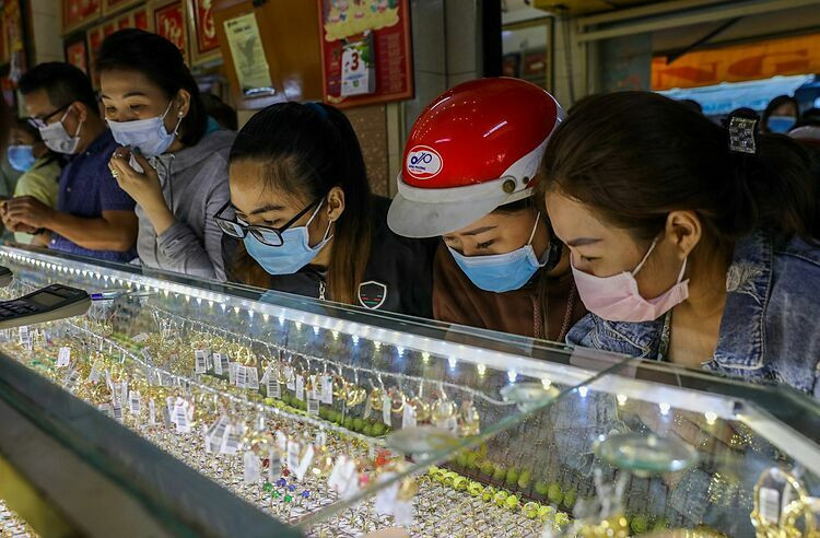 Giá vàng vượt 49 triệu đồng/lượng ảnh 1