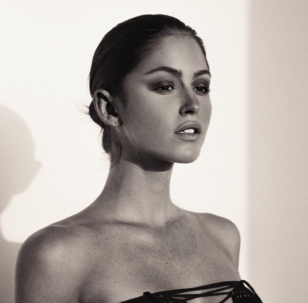 Dáng thon đẹp tuyệt mỹ của 'búp bê tóc vàng' Gigi Paris ảnh 10