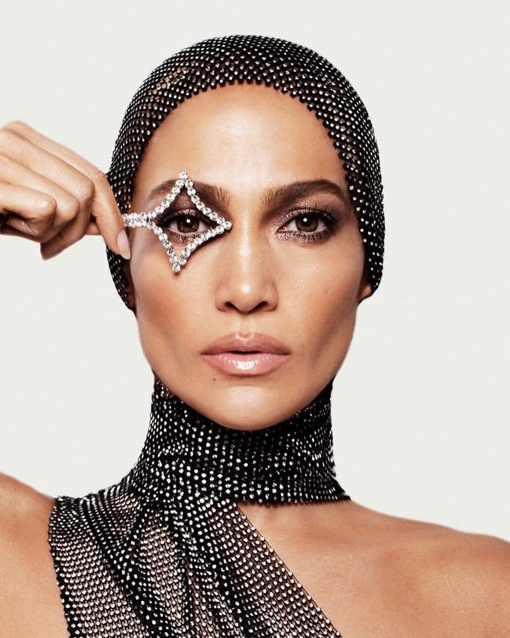 Jennifer Lopez 51 tuổi siêu nóng bỏng, tiết lộ hoãn đám cưới vì COVID-19 ảnh 5