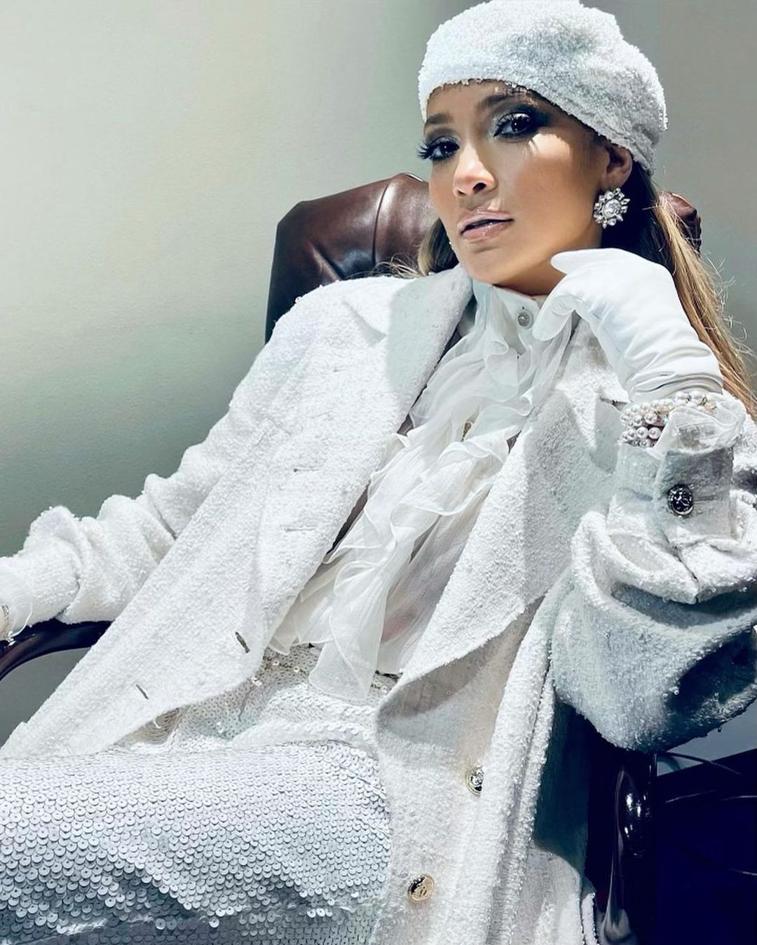 Jennifer Lopez 51 tuổi siêu nóng bỏng, tiết lộ hoãn đám cưới vì COVID-19 ảnh 10