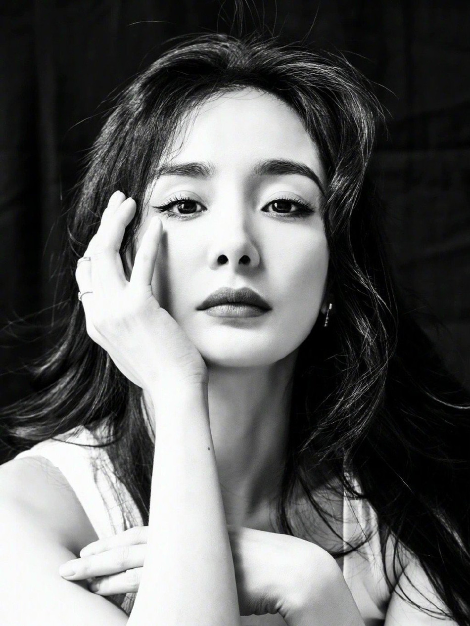 Dương Mịch bất ngờ gợi cảm trẻ đẹp như đôi mươi ảnh 4