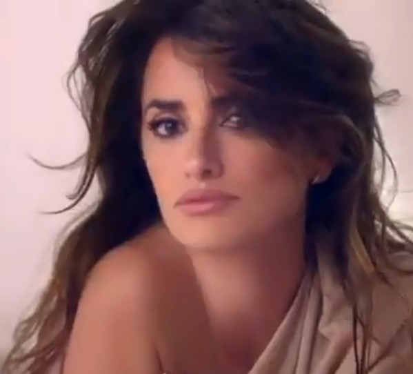 Tình cũ của Tom Cruise trẻ đẹp rực lửa tuổi U50 ảnh 10