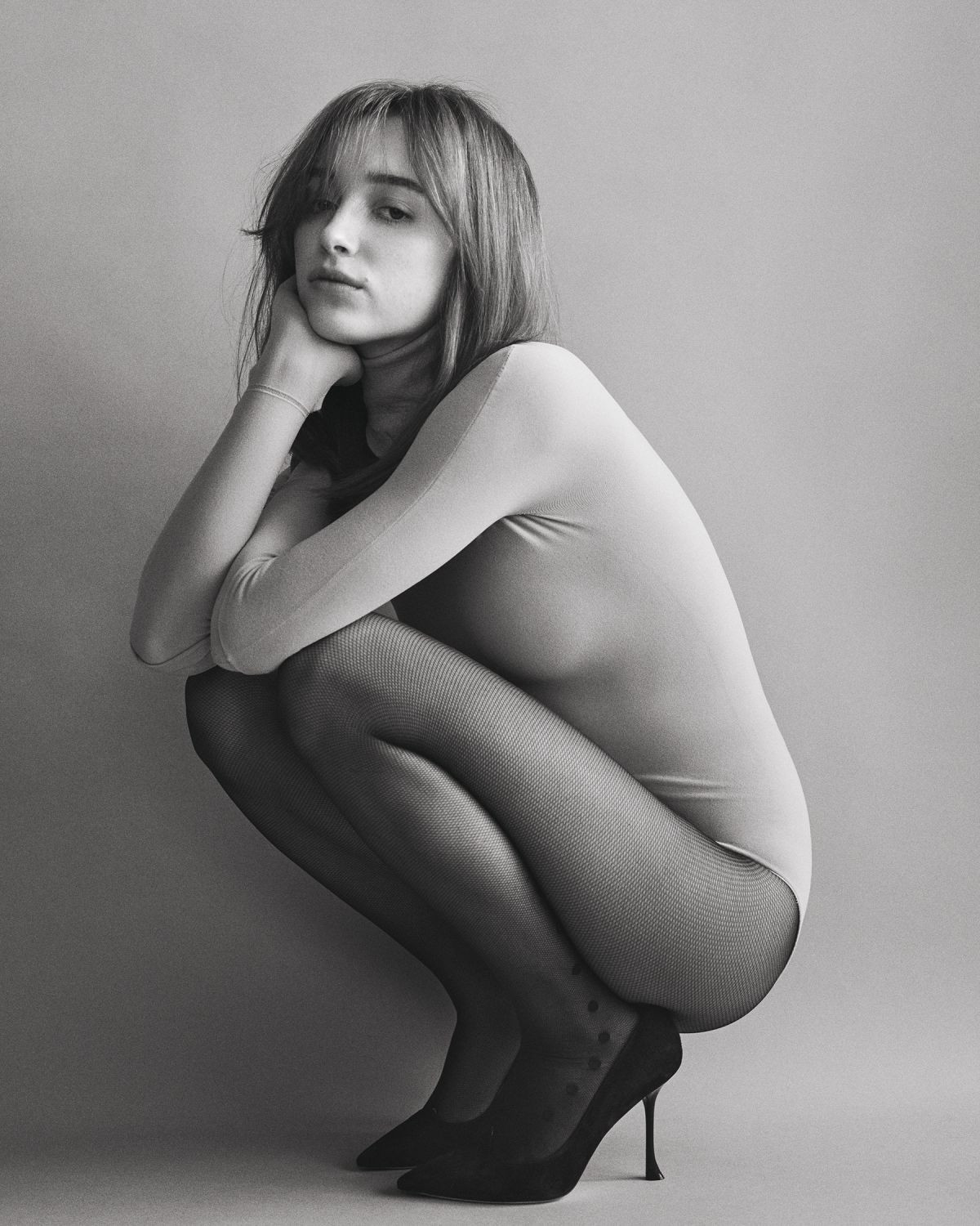 Người đẹp 9x phim 18+ Bridgerton gợi cảm với nội y ảnh 5