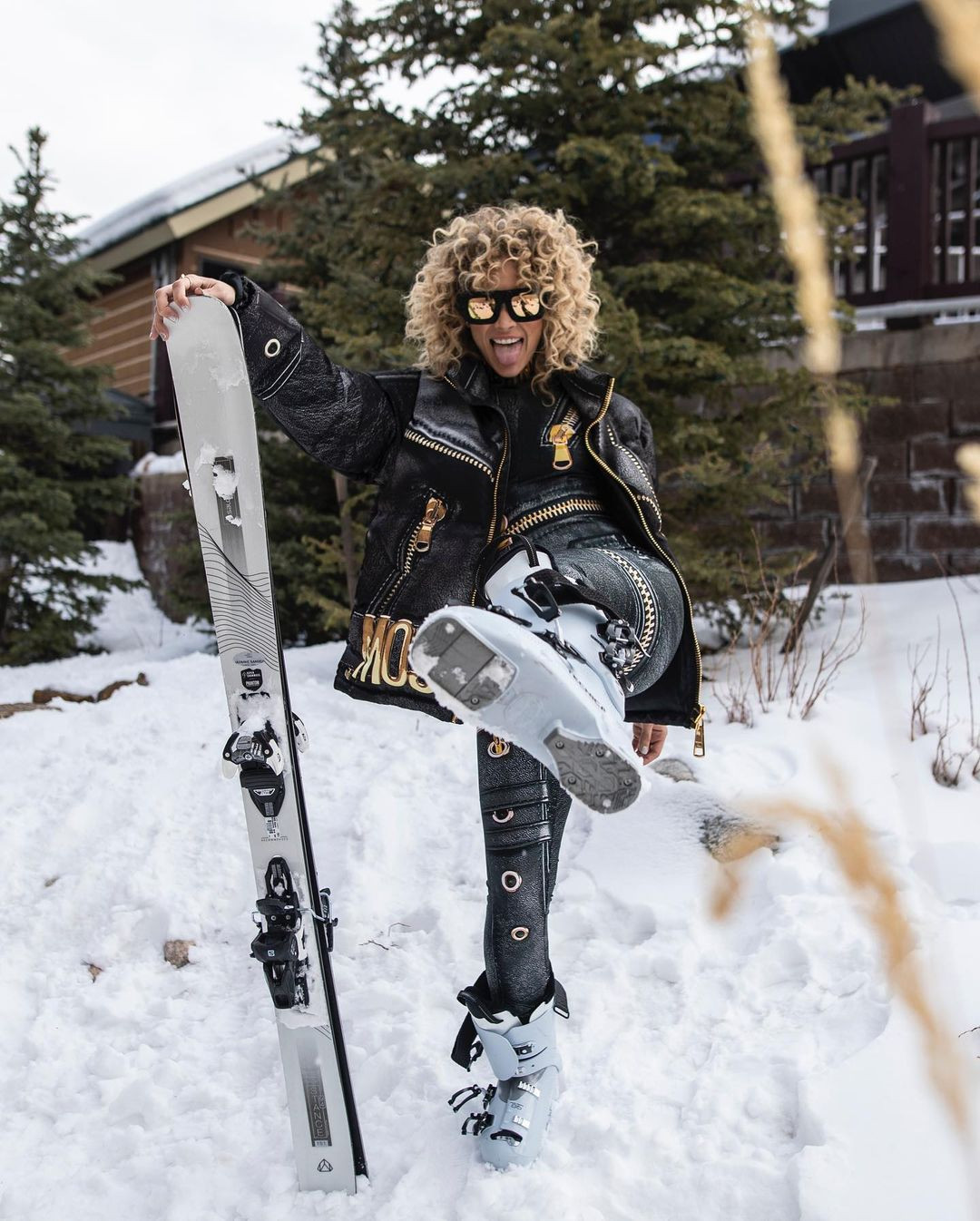 Người mẫu nóng bỏng Jasmine Sanders mặc bikini trượt tuyết ảnh 2