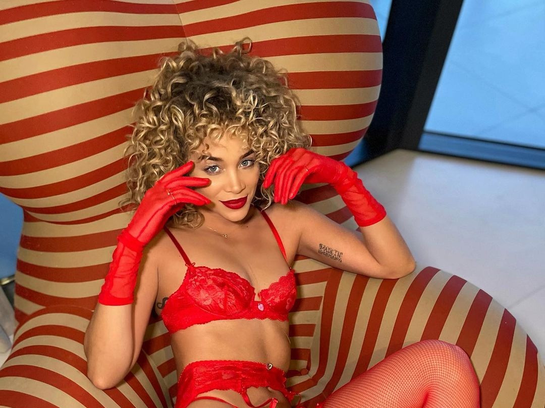 Bộ đôi người mẫu siêu gợi cảm với nội y Valentine đỏ rực ảnh 5