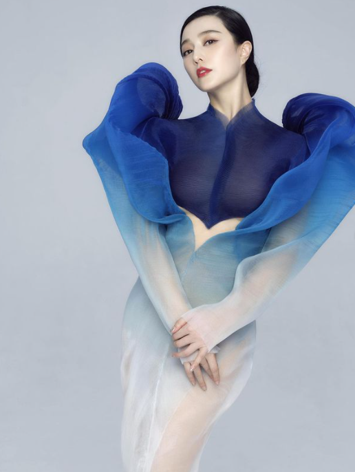 Phạm Băng Băng quyến rũ như nữ thần với váy siêu thực xuyên thấu ảnh 3