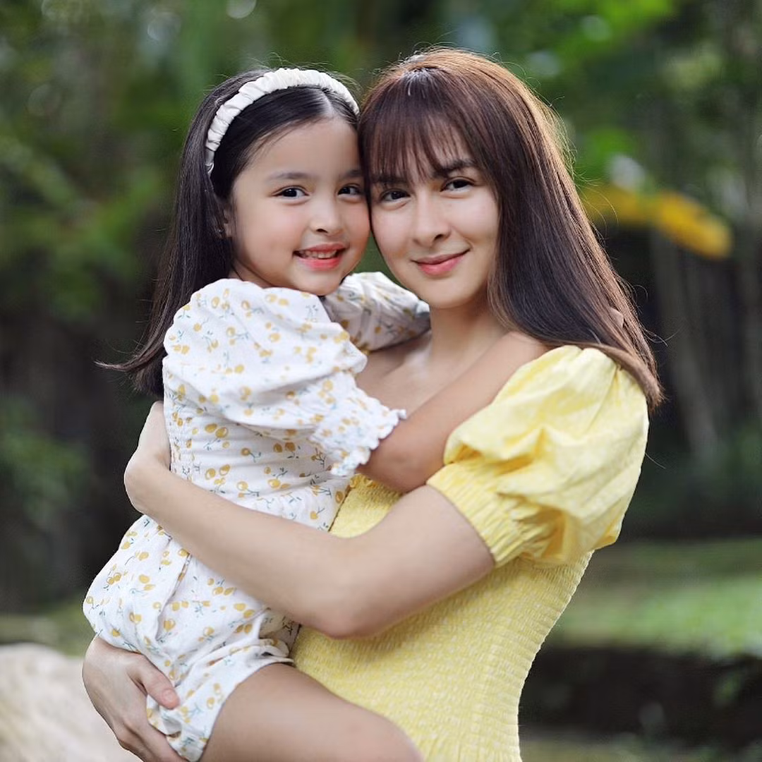 'Mỹ nhân đẹp nhất Philippines' hiếm hoi mặc bikini gợi cảm ảnh 12