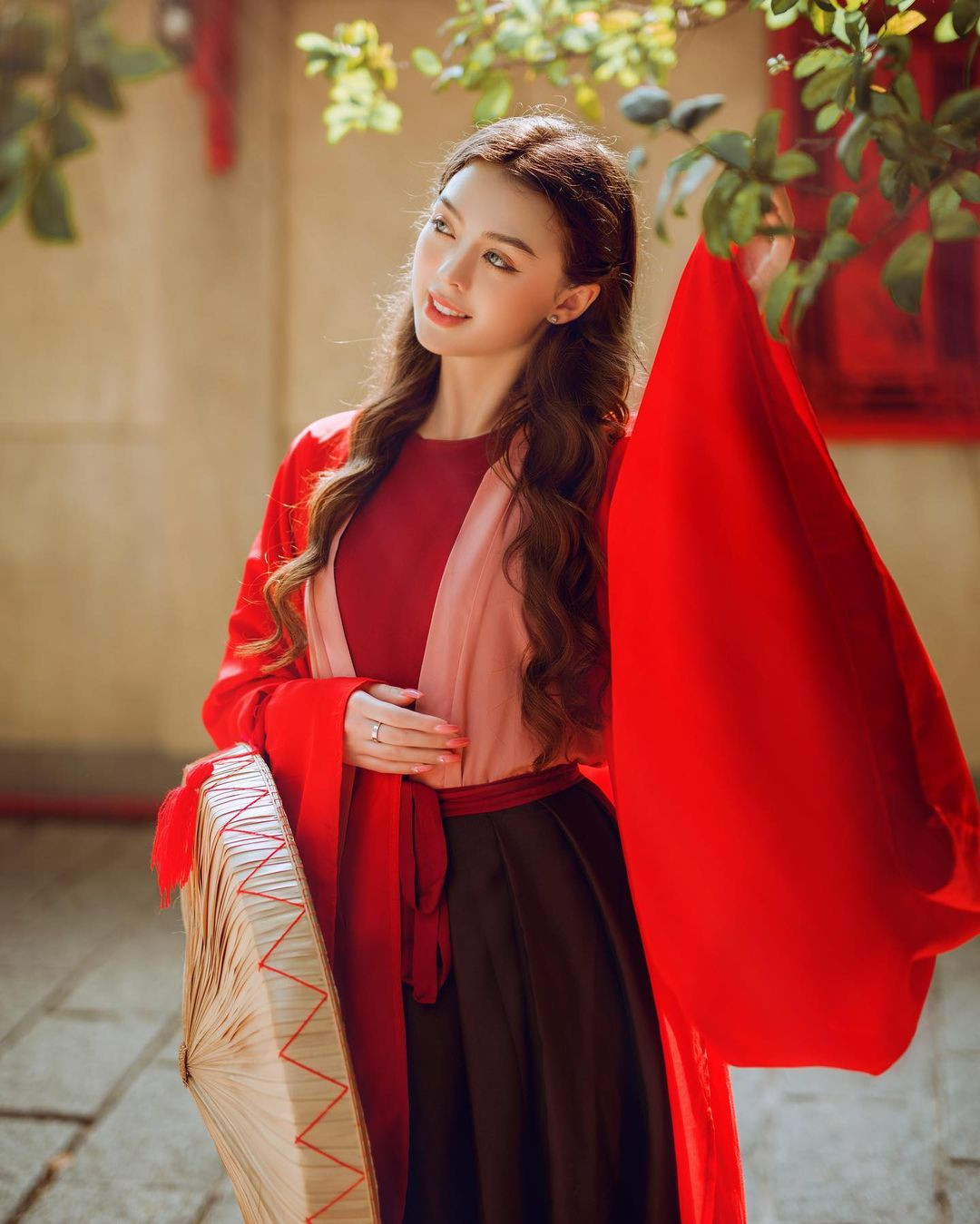 Châu Bùi, bạn gái thủ môn Bùi Tiến Dũng và dàn 'hot girl' xinh tươi đón Tết ảnh 5