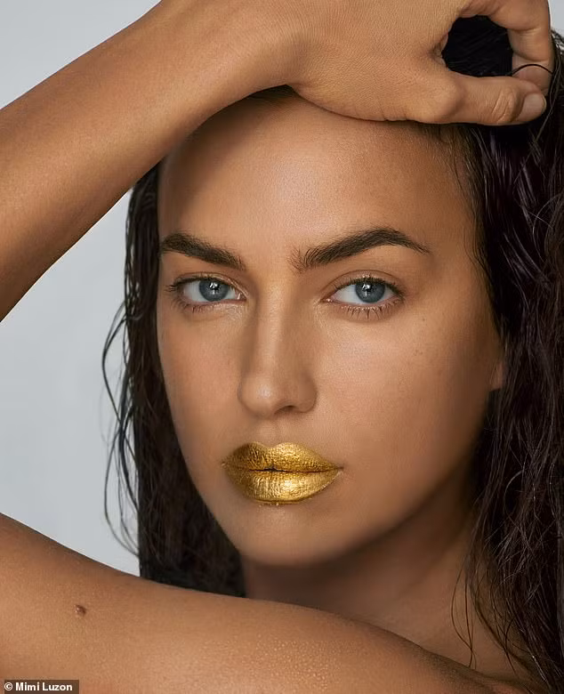 Irina Shayk táo bạo trong ảnh nude, đắp vàng trên môi ảnh 3