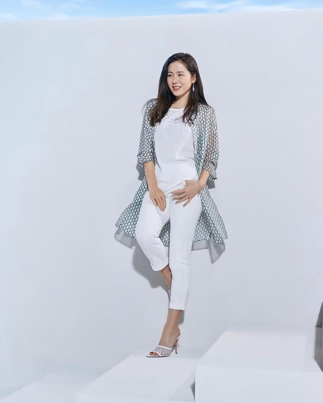 Người đẹp phim 'Hạ cánh nơi anh' U40 trẻ đẹp như nữ thần mùa xuân ảnh 5