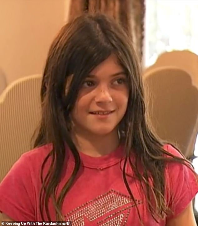 Em út 9x nhà Kardashian thả dáng 'gái một con' bốc lửa ảnh 9